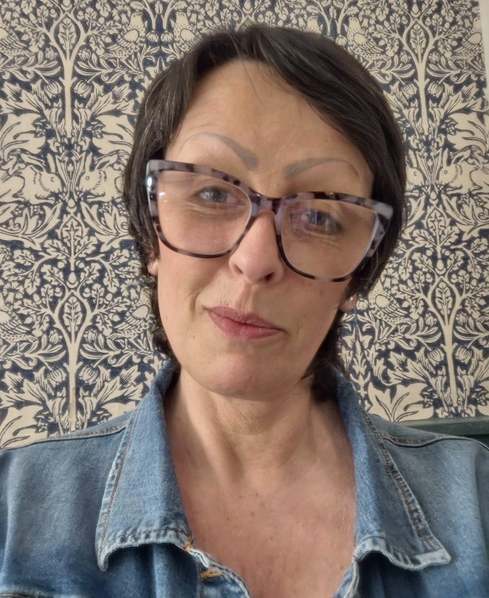 MatureMistressLucy tweet media