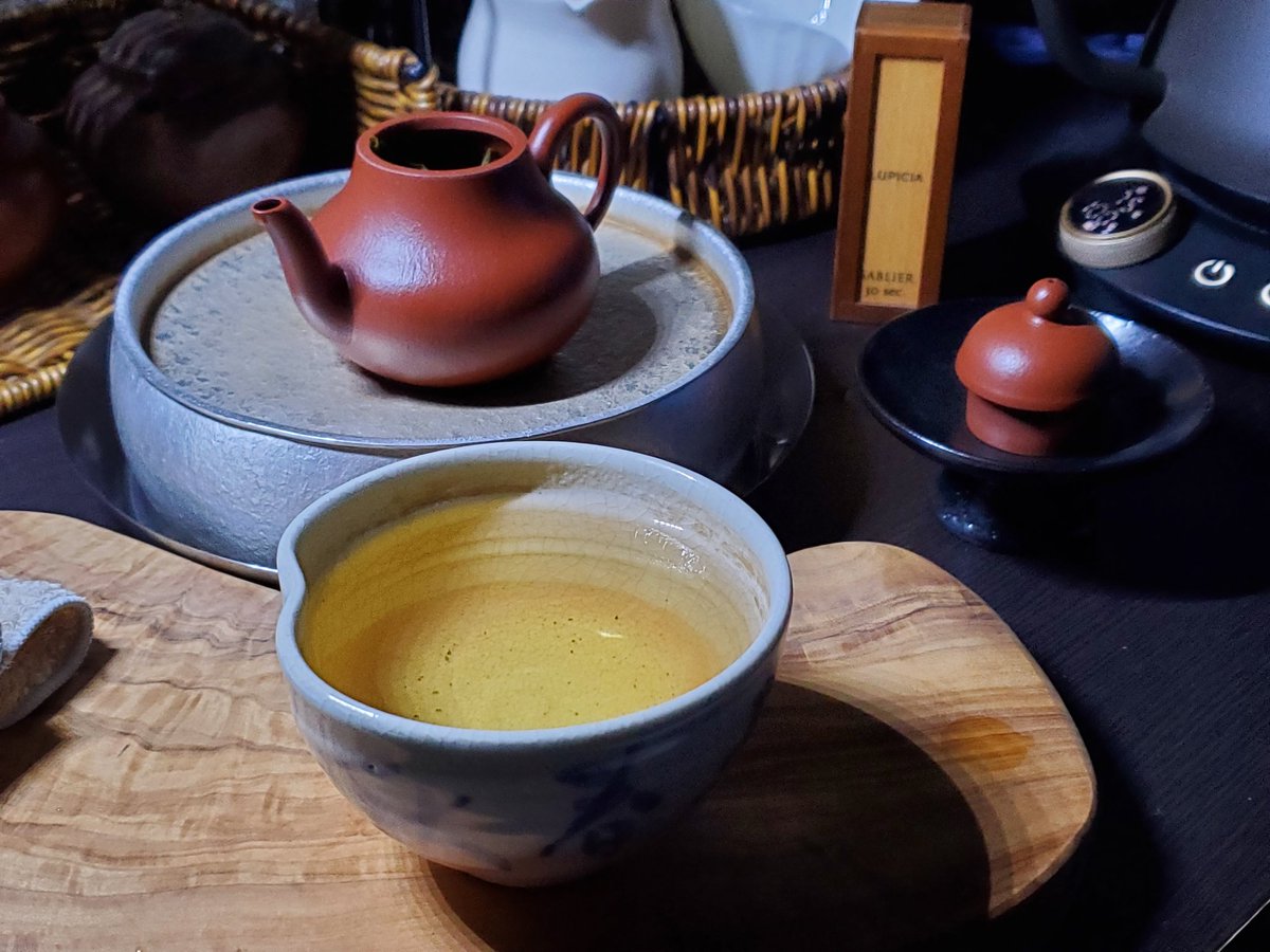 shanben209's tweet photo. 梨山華崗高冷茶( #TeaBridge )
久々に高山茶飲む。
ジャスミンライクな香りが漂う逸品。 https://t.co/Fsw4hsOEi5