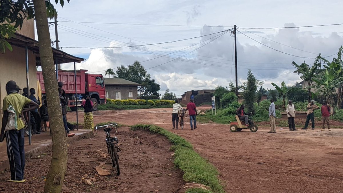 radioishingiro's tweet photo. Bamwe mu bagabo bo mu karere ka @GatsiboDistrict mu murenge wa @KiziguroS babangamiwe n'imico mibi abagore babo basa n'abagiyeho inama yo kubahindukiza bakanga ( mu gihe cyo gutera akabariro), ibituma bishora mu bakora umwuga w'uburaya mu isantere yo mu #isangano batuyemo. https://t.co/kaBf5sdr06