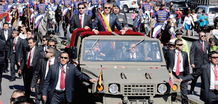 Se quejan del equipo de seguridad de <a href="/AnnabellaAzinEc/">Dra. Annabella Azin. (Colectivo Nacional)</a> , peeeeeeero cuando el prófugo llenaba las calles de guardaespaldas , ahí no abrían la trompa.