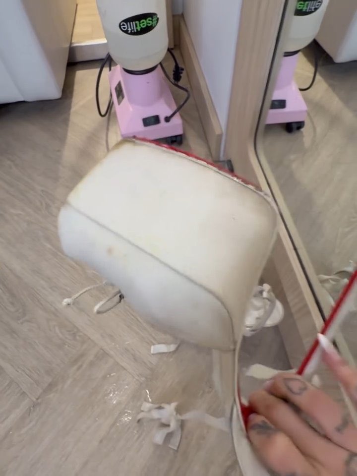 truestagb's tweet photo. high heels and ponytail!??? oh we are so back https://t.co/y8vWryN1mJ