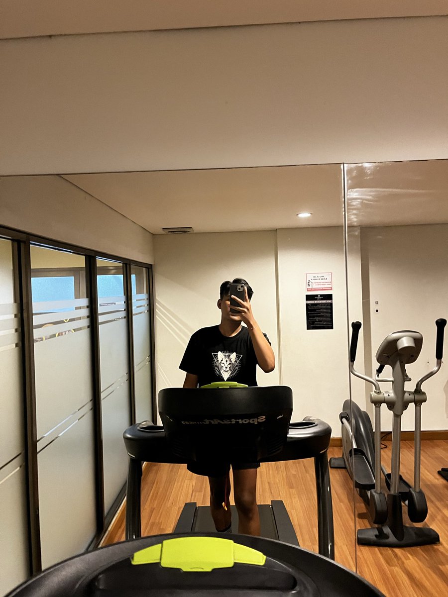 justhumanxx_'s tweet image. Kalian pernah ga abis gym terus makan nya warmindo🫵🏻😭 #bandung