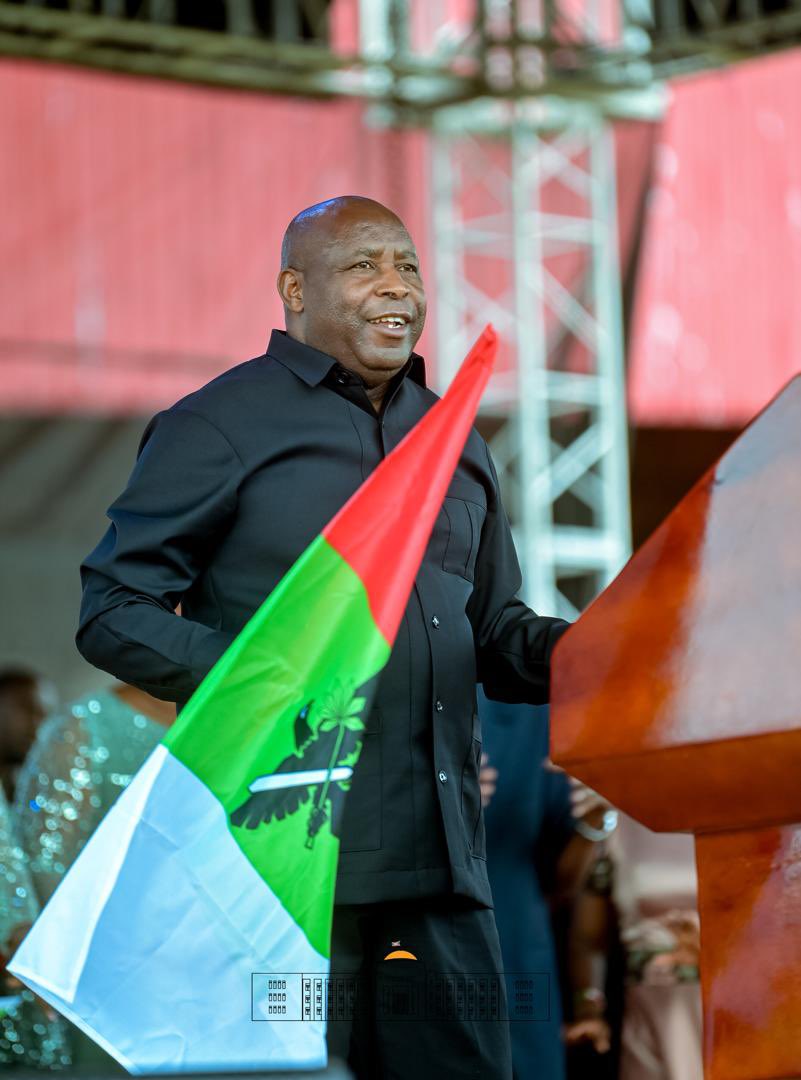 KwaNtare's tweet photo. Nyenicubahiro @GeneralNeva yatumiriye indongozi ku nzego zose kwibwiriza, batsimbataze intwaro ibereye, bashigikire abishingira akazi n'abagwizatunga kugira hatezwimbere amahinguriro y'umwimbu, bashore hanze ibidandazwa mu ntumbero yo guteza imbere ubutunzi bw'igihugu. https://t.co/5tglW5yKrx
