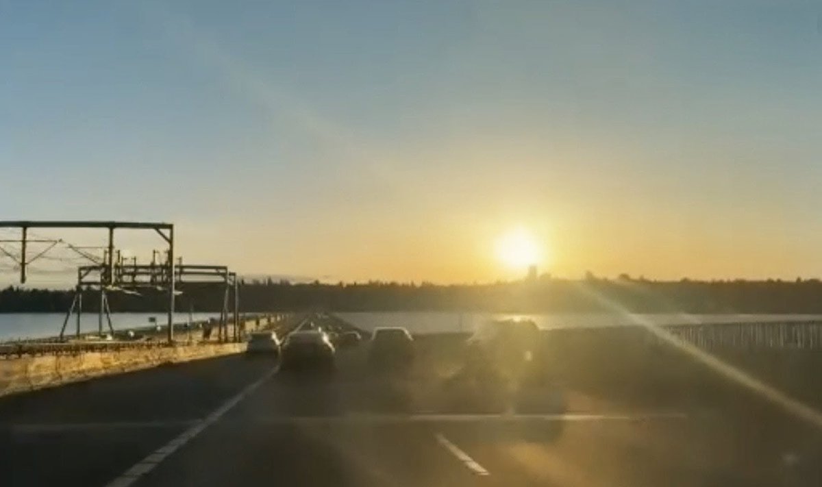 तुम हकीकत हो तो 
हक़ीक़त में मिलो हमसे..!
#kyuki