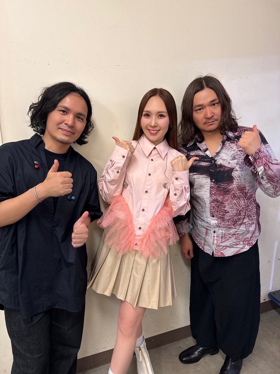 hikodrums's tweet photo. 本日は、Q'sモールの15周年イベントに参加してきました！

愛内里菜さんと高久知也さんのステージで演奏。

そして、僕の生徒さんたちも数名同じステージで演奏しました。

ドラマーのヒコとしてと、そしてドラムの先生として。自分にできる精一杯をぶつけさせて頂きました！ありがとうございました！ https://t.co/Dvs3W8417x