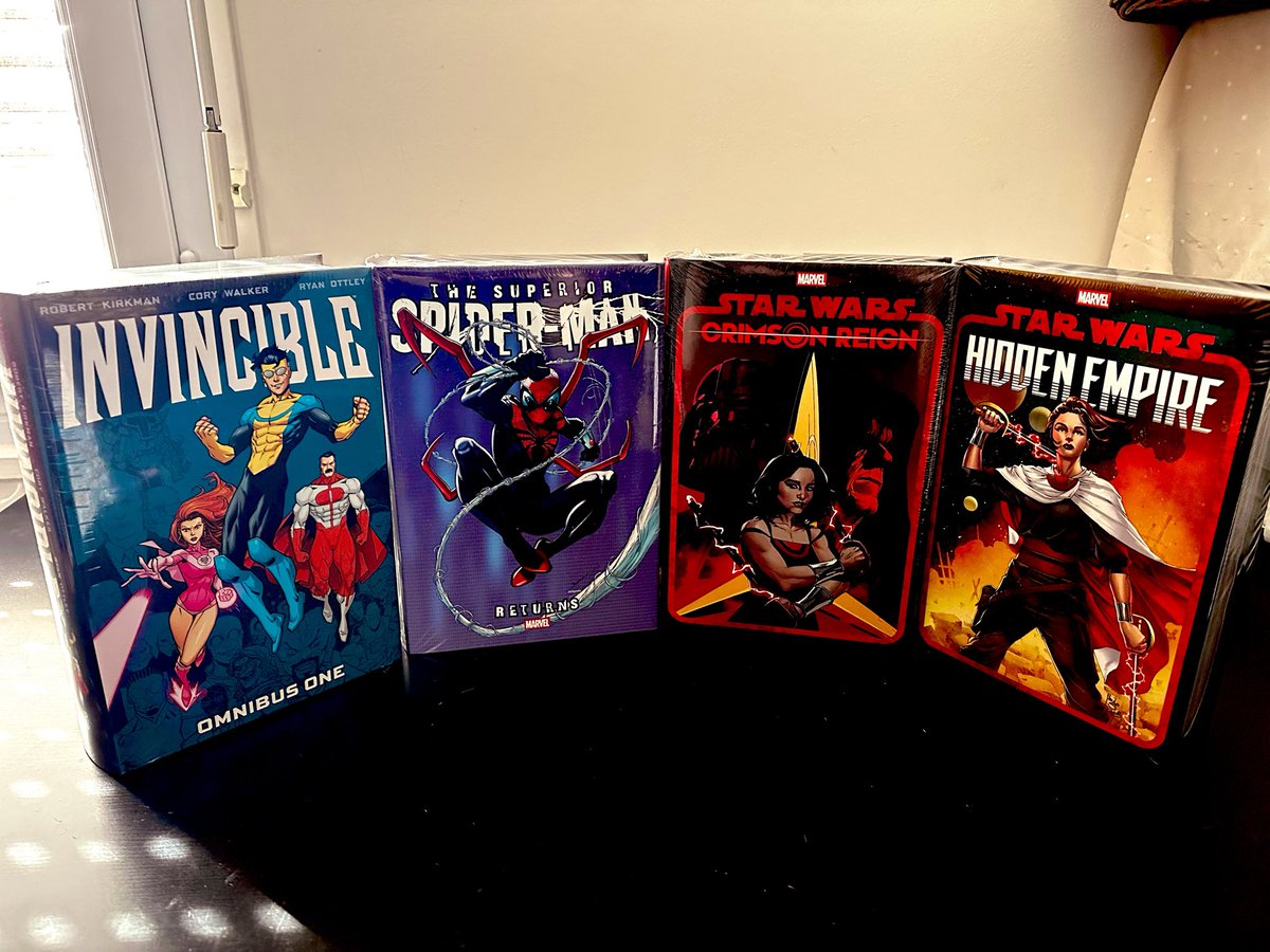 ELYisOKAY's tweet photo. Les réceptions comics des derniers mois avec 4 beaux omnibus en attendant une énorme réception d’ici quelques jours avec pratiquement que du DC Comics (6 DC et 2 Marvel) 😁🤘 https://t.co/lBPTdOg2PT