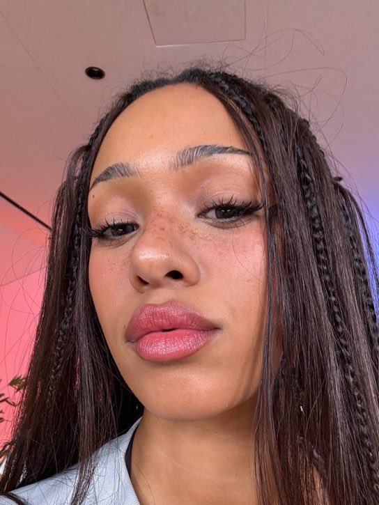 b is celebrating 🥳🎉⋅°₊ • ୨୧ ‧₊° ⋅ tweet media