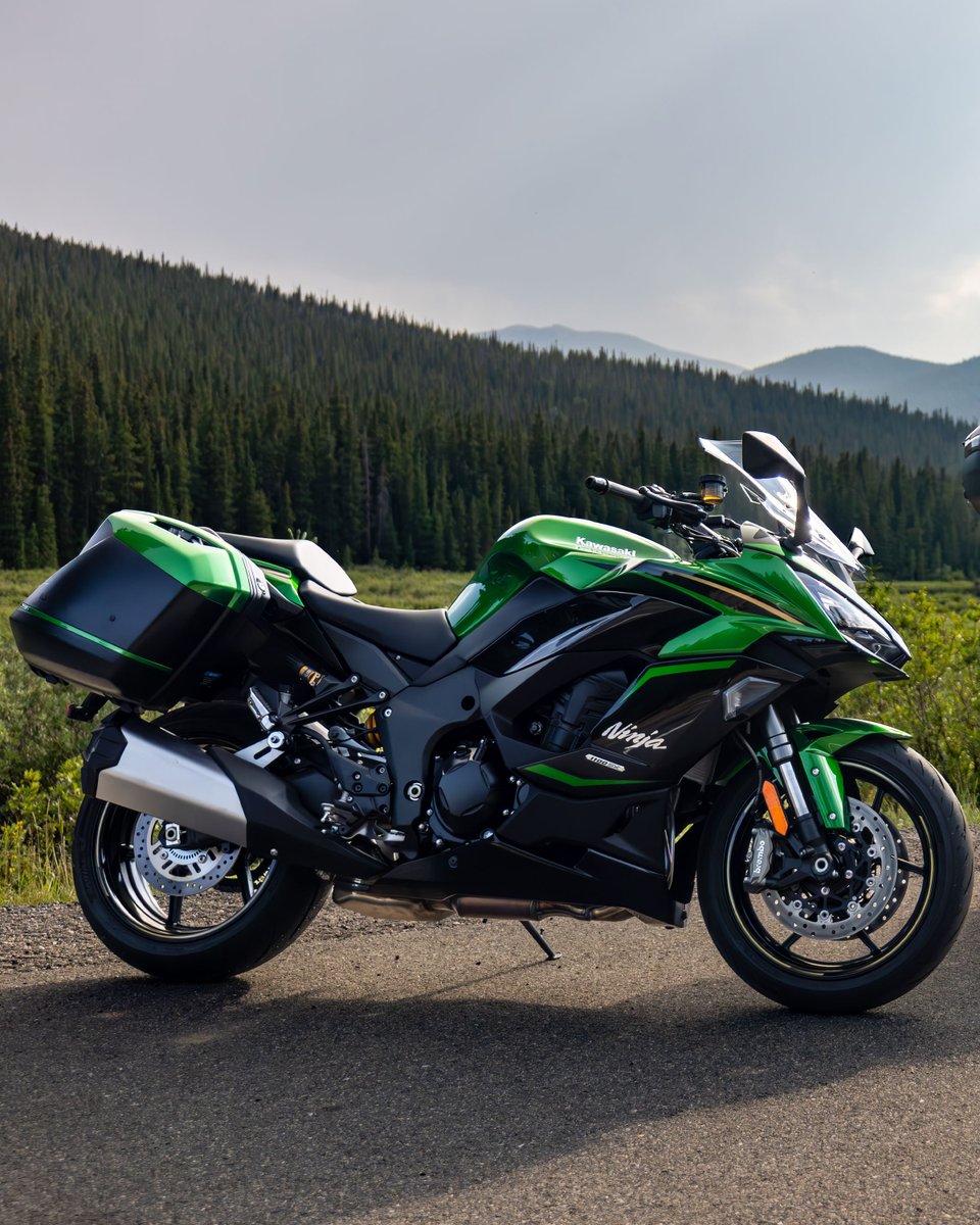 KawasakiUSA's tweet image. Back roads, full tank. 

#Ninja1100 or #Versys1100 — which one are you taking? 👇

#GoodTimes #Kawasaki
.
.
.
Equipment illustrated and specification may vary to meet individual markets. Accessorized model(s) shown.