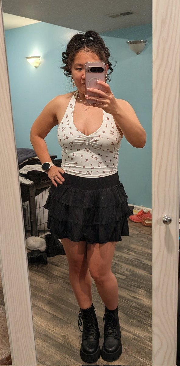 QueenMeeJin's tweet photo. Drop for your Queen, or get a boot up the ass! https://t.co/tHmNb18Lz9