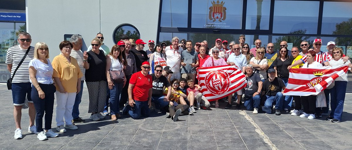 FPGironaFC's tweet photo. Avui hem lliurat a l'alcalde de Canet d'en Berenguer, Pere Joan Antoni, un skyline de la ciutat de Girona com a record de la nostra visita, pernoctant després d'assistir al partit València-Girona FC
@AficionesUnidas 
@Girona_Cat 
@GironaFC 
@CanetBerenguer https://t.co/70Cat7H0lZ
