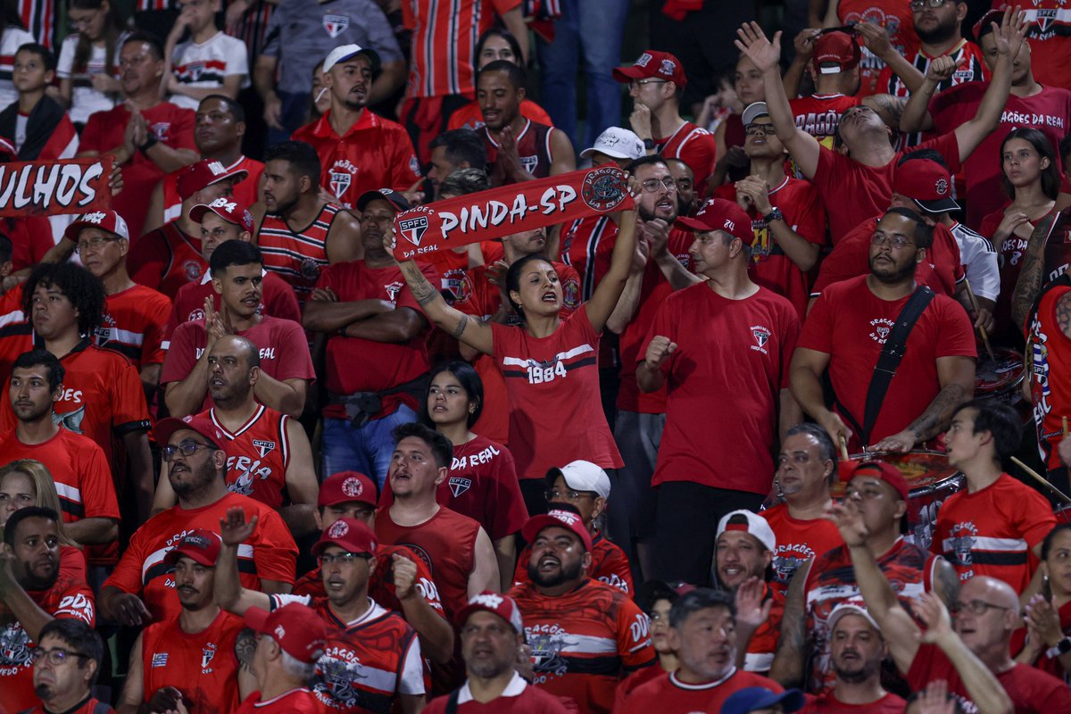 rafaelemilianoo's tweet image. AÇÃO E REAÇÃO: TORCIDA COMUM VAIOU ROGER, MAS INDEPENDENTE GRITOU O NOME DO TREINADOR

avantemeutricolor.com.br/profissional/a…

#spfc #tricolor #sãopaulo #saopaulofc #tricolorpaulista #tricolordomorumbi #avantemeutricolor #sãopaulofutebolclube