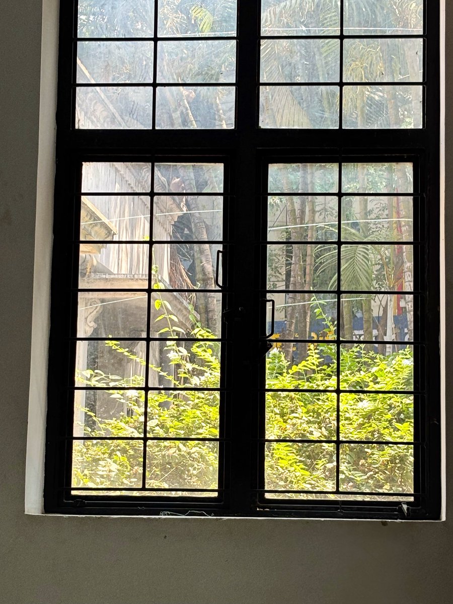 naveensajjan's tweet image. Looking out at the world where quiet nature meets and clashes with structures!! Some views out of the window in front of you remind us of how everything is about perspective #perspective #randomclick📷 #naveensajjan #window