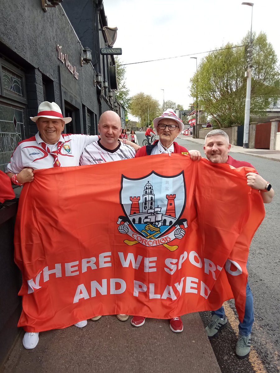 JoeSeward1's tweet image. Happy Rebel Supporters @TheVenueBars 
Thomas "Bomber" Roche and "Pa da Piper"
Happy campers with back to back victories the last two weekends for Cork hurlers and the footballers into the Munster Final.
#RebelsRising
#CorkGAA
#Cork