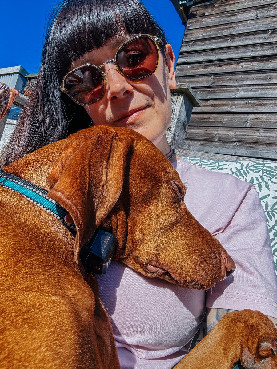 Vickilicious10's tweet image. GM 🐾☀️

Sansa said we’re doing nothing today…
so we’re doing nothing 😅✨

Stay magical #NFTCommunity