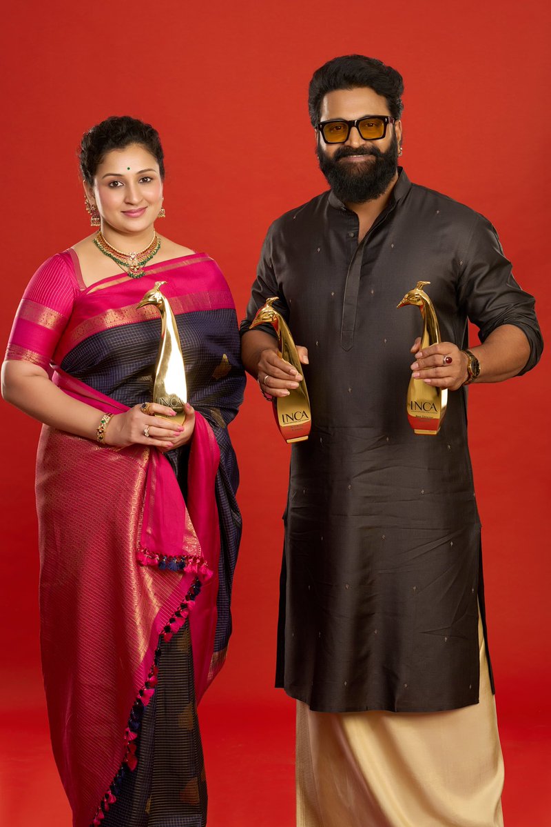 shetty_rishab's tweet image. #INCA ಗೌರವಕ್ಕೆ ಧನ್ಯವಾದಗಳು. ಉತ್ತಮ ನಟ, ನಿರ್ದೇಶಕ ಹಾಗೂ ಉತ್ತಮ ಚಲನಚಿತ್ರ ಸೇರಿ ಕಾಂತಾರಕ್ಕೆ ಒಟ್ಟು 7 ಪ್ರಶಸ್ತಿಗಳ ಸಂಭ್ರಮ!
Heartfelt thanks to #INCA for this incredible honor! Grateful beyond words to receive Best Actor, Best Director, and Best Movie awards. A truly special moment to cherish.