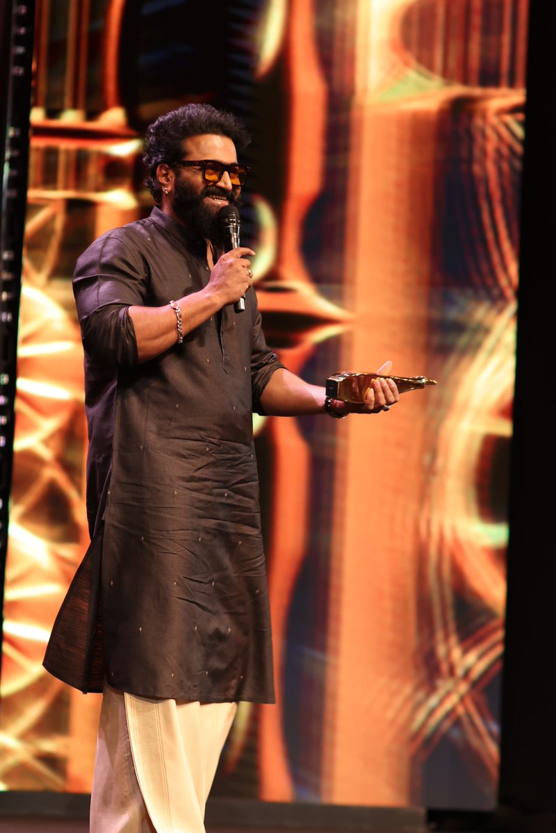 shetty_rishab's tweet image. #INCA ಗೌರವಕ್ಕೆ ಧನ್ಯವಾದಗಳು. ಉತ್ತಮ ನಟ, ನಿರ್ದೇಶಕ ಹಾಗೂ ಉತ್ತಮ ಚಲನಚಿತ್ರ ಸೇರಿ ಕಾಂತಾರಕ್ಕೆ ಒಟ್ಟು 7 ಪ್ರಶಸ್ತಿಗಳ ಸಂಭ್ರಮ!
Heartfelt thanks to #INCA for this incredible honor! Grateful beyond words to receive Best Actor, Best Director, and Best Movie awards. A truly special moment to cherish.