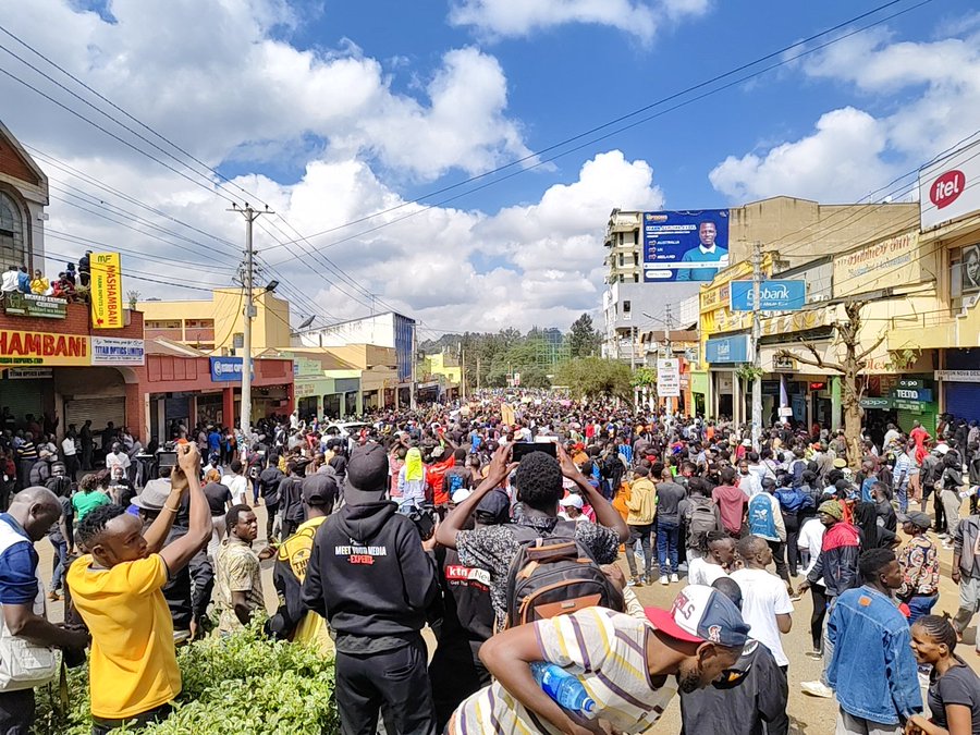Barngetuny_'s tweet photo. Eldoret streets now..Huge crowds are in the streets celebrating Sebastian sawes win... https://t.co/x1HvYXCxyY
