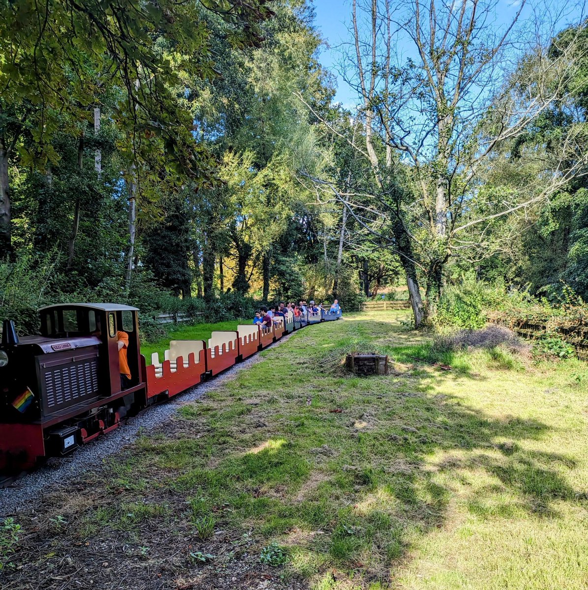 silverfox2's tweet image. Check out Watford Miniature Railway on @googlemaps 🗺️
Cassiobury Park, Watford WD1 7SL
buff.ly/r2nuH9X
#adventuretime #SupportLocalBusinesses
#HealthyLiving