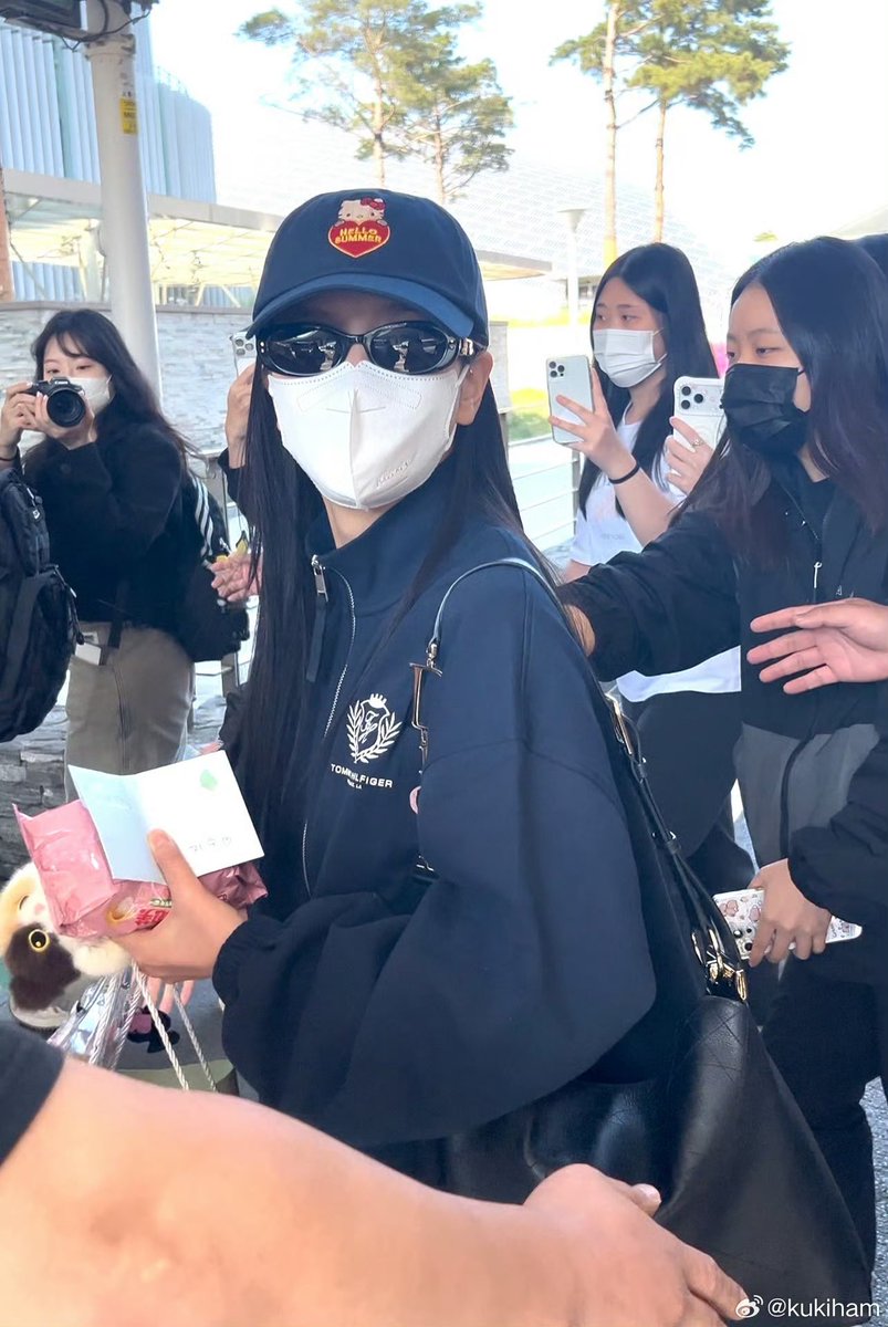 xuerongtu tweet media