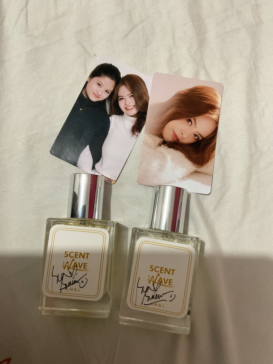 underthemonlit's tweet image. Order received !  Got the signed bottle 😭😍 hhi 

Question: @beabinene  Wala po ba talagang naka- indicate sa bottle what scent it is?  I like both but I super like the other one and  planning to reorder  but Idk anong scent siya. Yung scent niya is like mild sweet powdery.