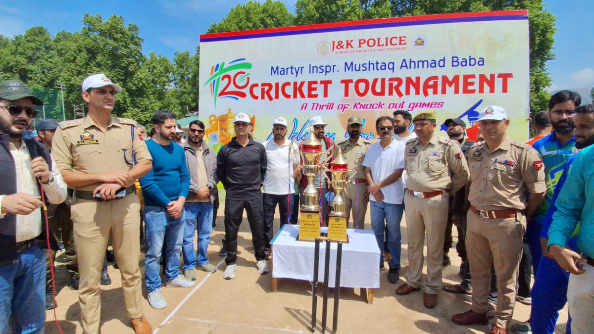 Gbl_Police's tweet photo. #UnderCivicActionProgram; “Martyr Mushtaq Ahmad Baba T-20 Cricket Tournament”, organised by #GanderbalPolice in the loving memory & honour of the brave #PoliceMartyrs concluded with a #GrandFinale at #QamariyaStadium, Ganderbal.
@Dhama_IPS https://t.co/aq2nivMnyY