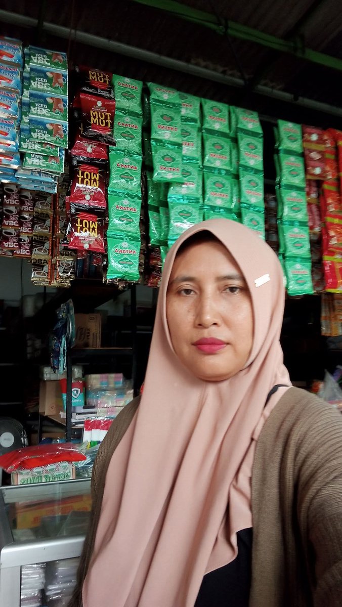 Lili Yuanti tweet media