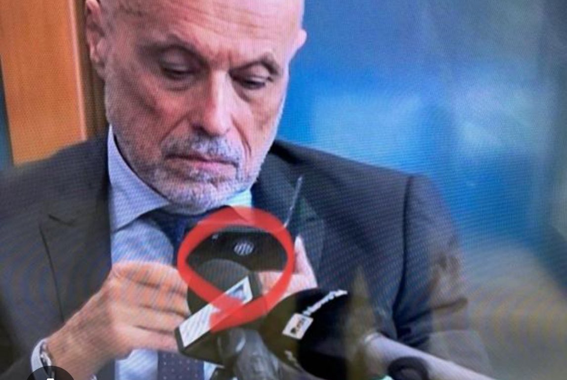 - Non riescono a stare lontano dai tribunali, proprio non riescono...è nel loro DNA ma di solito vengono graziati, sarà così anche stavolta?

- I club dovrebbero chiedere che il caso venga trasferito dalla procura di Milano alla procura di Roma.

#InterLadro