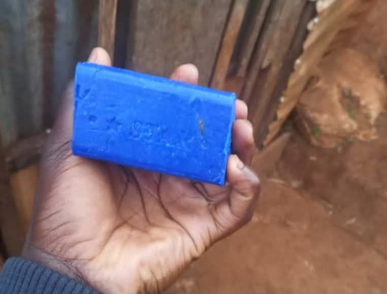 brigitte43396's tweet photo. Un morceau de savon coûte désormais 25 000 FC à Minembwe, selon le témoignage d'un habitant sur place.

Ceci suite aux bombardements répétés des forces coalisées du régime de Kinshasa et à la dégradation de la situation sécuritaire. https://t.co/nStAFT4tDD
