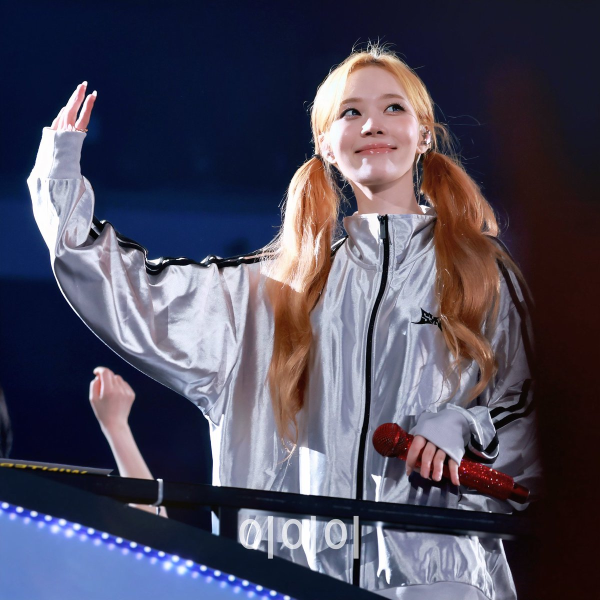 hourly winter tweet media