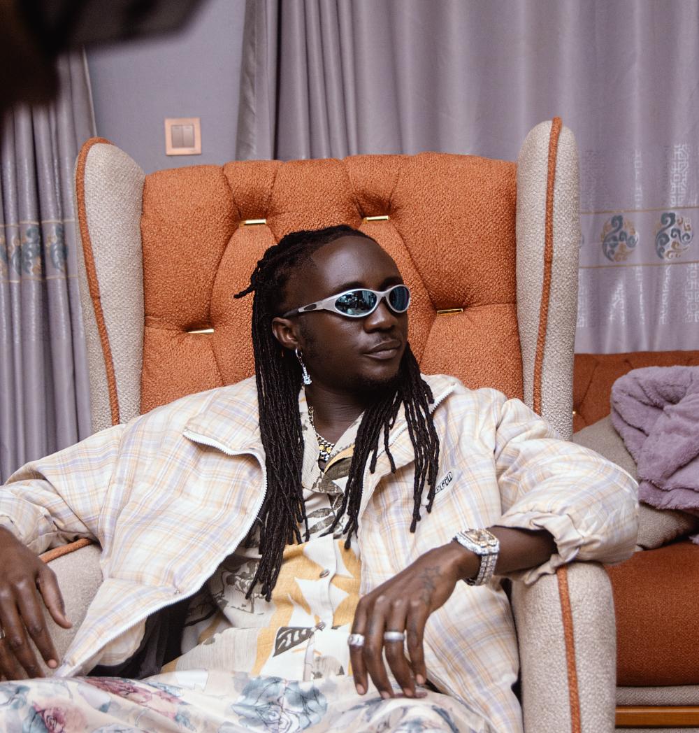 ZizaBafanaUg's tweet photo. The industry is getting crowded, but there's a difference between being famous and being impactful. I see the games being played, but I’m staying in my own lane. Quality over hype, every single time. 🦅🔥

NEW MUSIC OUT #OmwanaWabandi Ft @kingsaha_256 https://t.co/GN5Ozkvcnl https://t.co/kryGkzsOy3