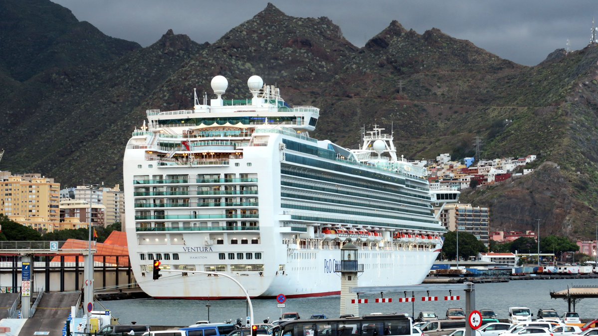 casacanarias's tweet image. 🌊FELIZ DOMINGO.🌊 #TENERIFE
⚓️El #crucero 🇬🇧#Ventura de P&amp;amp;O arribó esta mañana al puerto de #SantaCruzDeTenerife.
Destinos: #SantaCruzDeLaPalma, #LasPalmas de #GranCanaria, #Lanzarote  y #Cádiz.🇪🇸
🚢 Todo lo que se mueve en #puertos de #Canarias.
🇮🇨 &amp;gt;&amp;gt;&amp;gt; casacanarias.eu🚢