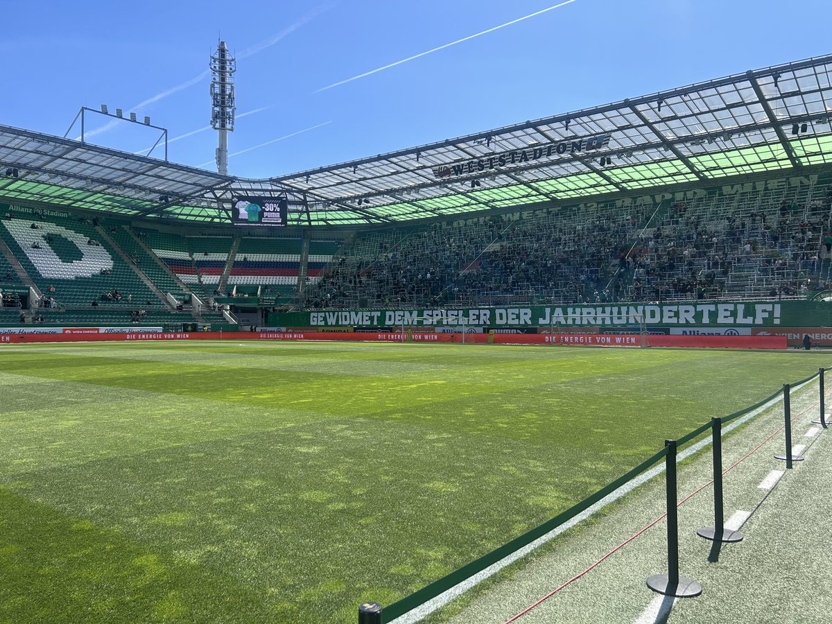 skrapid's tweet image. Der Block West füllt sich, unsere Sektoren sind bis auf ganz wenige Restkarten ausverkauft💪🏼💚

#skrapid #SCR2026 #SCRRBS