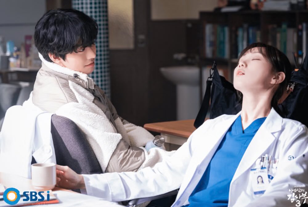 SaySomethingSyd's tweet photo. Minimal screen time, but they had me in chokehold. 🥺
#LeeSungKyung #LeeSungKyoung #AhnLee #DrRomantic https://t.co/vxK6DUq7mM