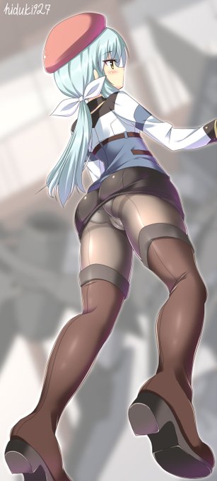 レーテ・ナイアード 無重力での艦内にて…… レーテ「ティオくん、先に行きますね……」 ティオ「!!」 #よその子