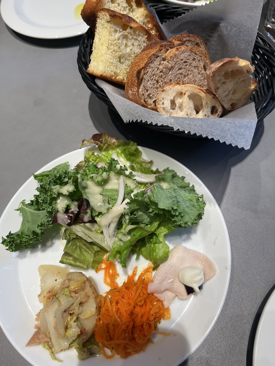 sachonga1's tweet photo. そういえば最近ゆっくりランチするなどしていなかったな
SAWAMURA食べたくて前日に予約取れた虎ノ門ヒルズへ初上陸
ビルが4棟もあってさっそく迷子
都会のオアシスみたいな場所だった
そしてSAWAMURAは安定の美味しさ https://t.co/tVe3JoHxzt