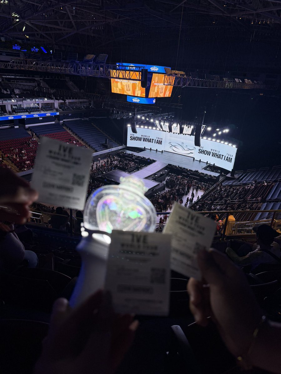 finally got to be on the same space with my baby yujin 😭
hope to see you closer next time. and thank you so much sa pagsama sakin <a href="/jowanijimin_/">kaki⁷ •᷄ɞ•᷅</a> <a href="/kyutfangirl/">ynnah ✿</a> 🤍