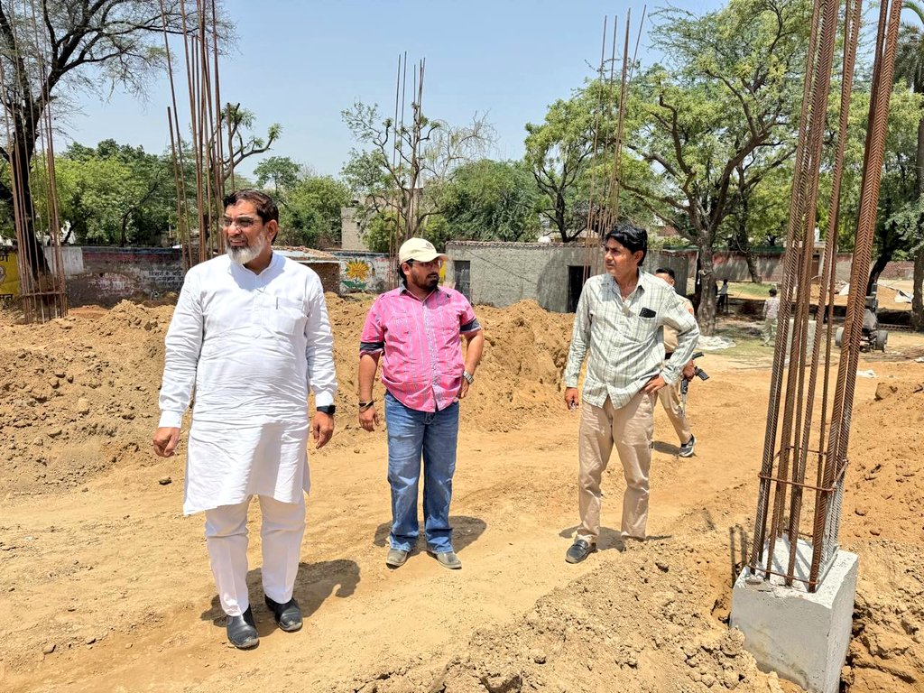 Aftabnuh's tweet photo. 📍 गवर्नमेंट सीनियर सेकेंडरी स्कूल उदाका:

इस स्कूल को कुछ समय पूर्व हमने अपग्रेड कराया था, काफ़ी संघर्ष के बाद अब स्कूल बिल्डिंग बन रही है जिसका आज हमने निरीक्षण किया। उम्मीद है कि बहुत जल्द छात्रों और शिक्षकों को नई ईमारत मिलेगी जिसका उन्हें लंबे समय से उन्हें इंतजार था।

शिक्षा की गुणवत्ता के लिए हम लगातार प्रयासरत हैं और हर मुमकिन कोशिश कर रहे हैं।