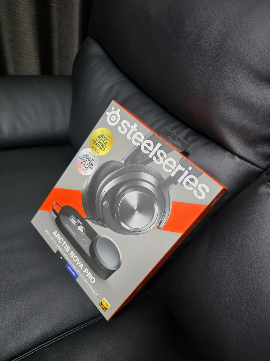 Jeep_games's tweet photo. 巷で有名な最強ゲーミングヘッドセット買ってみた https://t.co/f3RKBu4cDg