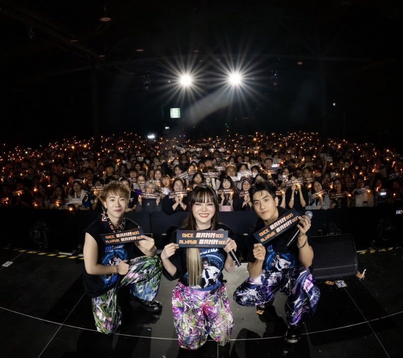 t0bikung's tweet photo. ขอพูดในฐานะคนไปทุกคอนของค่าย
รายการซวว ที่ถ้าพูดถึง คนแทบไม่รู้จัก ให้เสกลธดด ซึ่งคิดว่าจะเต็ม แต่ดูในรูปสิ ปิดโซนไปตั้งเท่าไหร่ แต่กับ bamm วง 5 ปี เอนเกจเพลงแตกแตน คนฟังทั่วบ้าน ให้เสกลเล็กเ��่ามด บัตรยืนล้วน เอาไปคิดต่อเอง ขอพูดในฐานะแสตนค่ายนะ 
 #ล��ทเอนจะรับฟีดแบคกี่โมง https://t.co/tnnO3QSmfg