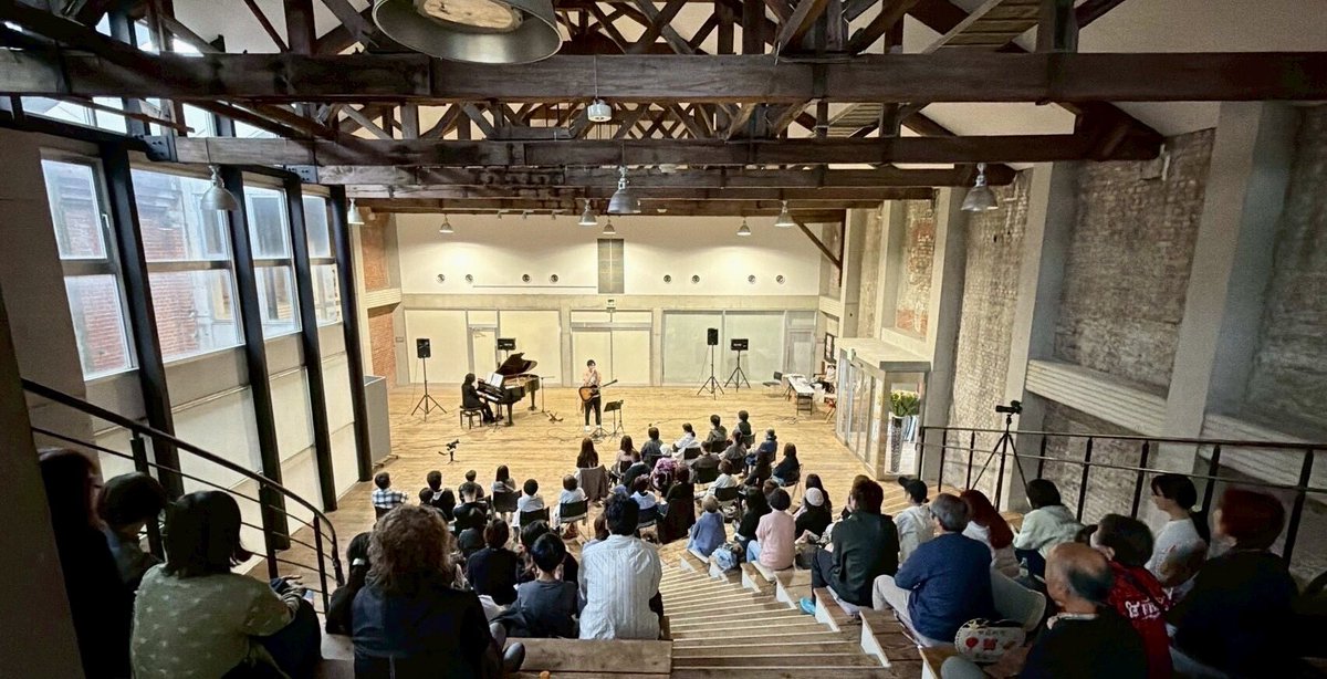tsubasa0106's tweet photo. セツナツアーファイナル北九州公演！

今回は子供達も来やすいように、赤煉瓦ホールという開放感のある会場で、いつもと違った形でお届けしました。

一人ひとりの表情が良く見えるステージ。みんなの笑顔も涙も全部が見えて、僕自身もみんなから沢山の想いを受け取った気がします。

一曲一曲、大切に聴いてくれてありがとう！

うどん対決も面白かった（笑）

九州！そして、広島、大阪、兵庫からも🙏
今日のファイナル公演に来てくれた一人ひとりに感謝です！久しぶりに足を運んでくれたみんなもいて嬉しかったです👍

お花も毎回出してくれて、本当にありがとう！

そしてピアノサポートの隆治くん、カメラマンの西川さん、スタッフ、マネージャーにも感謝🙏

最高のお客さんとファイナルを迎える事が出来て良かった🙌

またゆっくり書きます！

4枚目は会場の近くで食べたラーメン。メニューを迷う人のためのハーフ＆ハーフ！
ナイスアイディア！味噌＆しょうゆにしました✌️