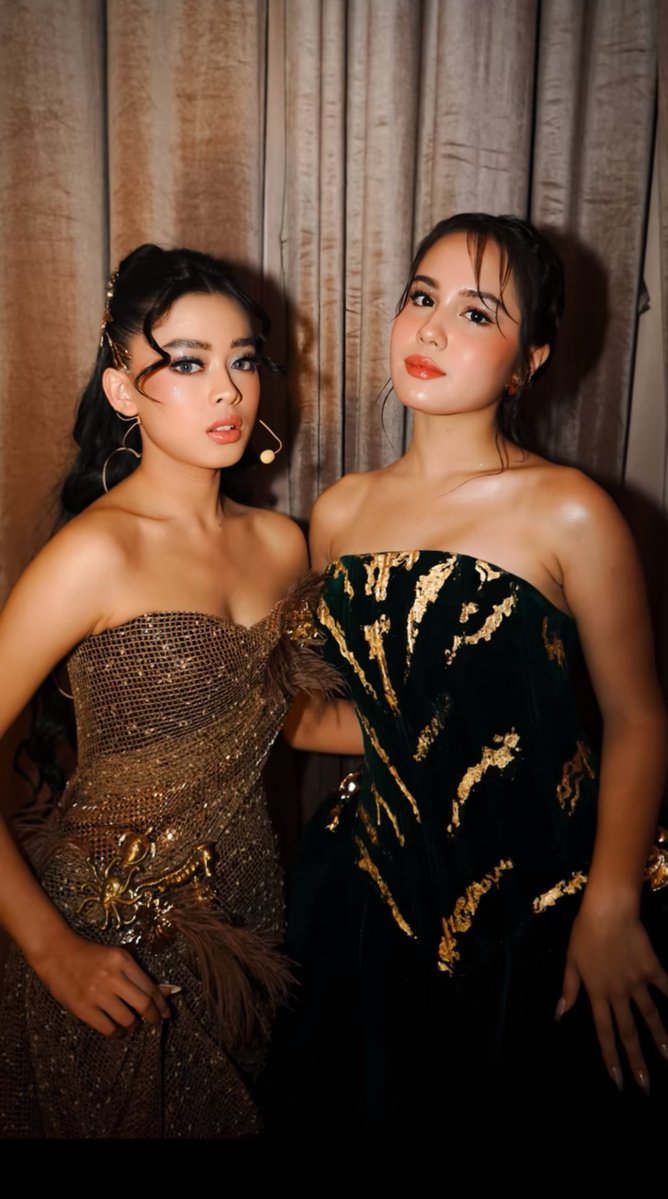 lemohanade's tweet image. kalo aqeela sm nichole aja ada foto pake baju coklat, maka mohan &amp;amp; aqeela juga ada foto pake baju coklat!!

#optimis
#no_hopeless
#a_girl_can_dream
#pantangpulangsebelumdapat 
#dimana_ada_kemauan_di_situ_ada_jalan