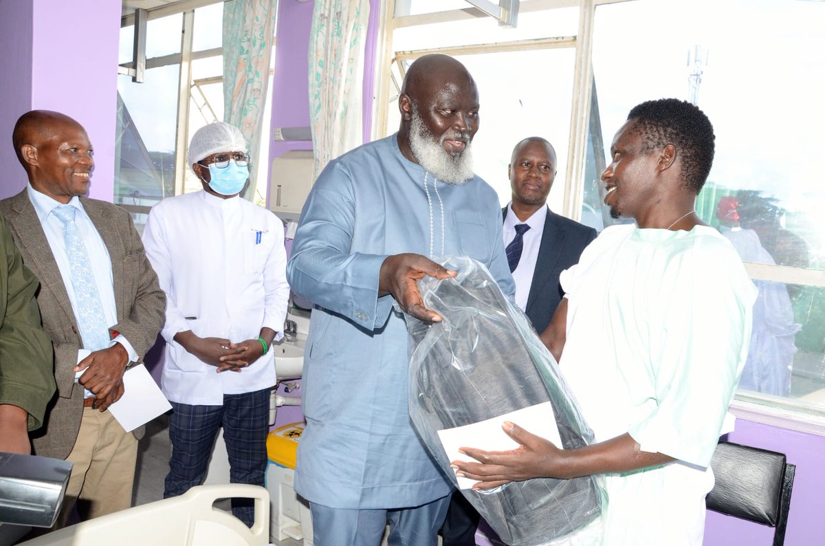 aussom_'s tweet image. SRCC and Head of #AUSSOM, Amb. El Hadji Ibrahima Diene today visited #AUSSOM peacekeepers receiving medical care at various hospitals in #Nairobi, Kenya.

He wished them a speedy recovery and commended their courage and sacrifices in advancing peace and stability in Somalia and