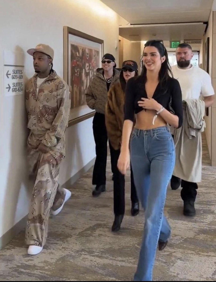 Marchez dans la rue le soir près d’une blanche quand t’es noir