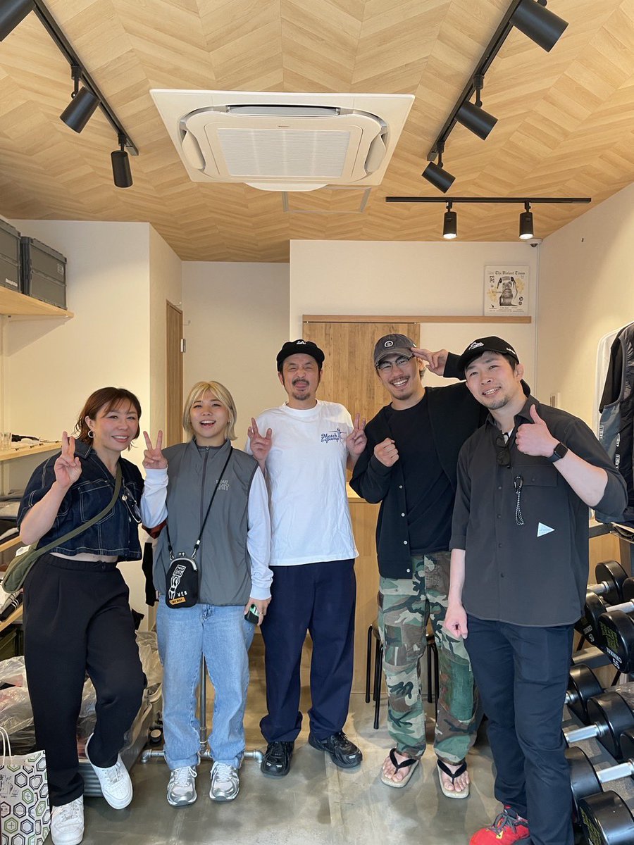 emi_fujino's tweet image. はじめてのフリマ。
無事終了！
来てくれた皆さま本当にありがとうございました🙏
想像以上に楽しくてあっという間。
またやりたい。
#HOLYSHIT