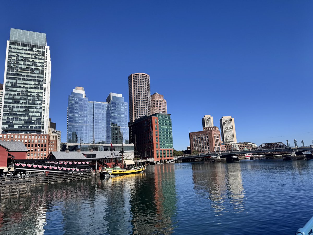 prasannasanthi's tweet image. Photo challenge: #Reflection

Share your reflection photos my friends!

#theme_pic_world_buildings