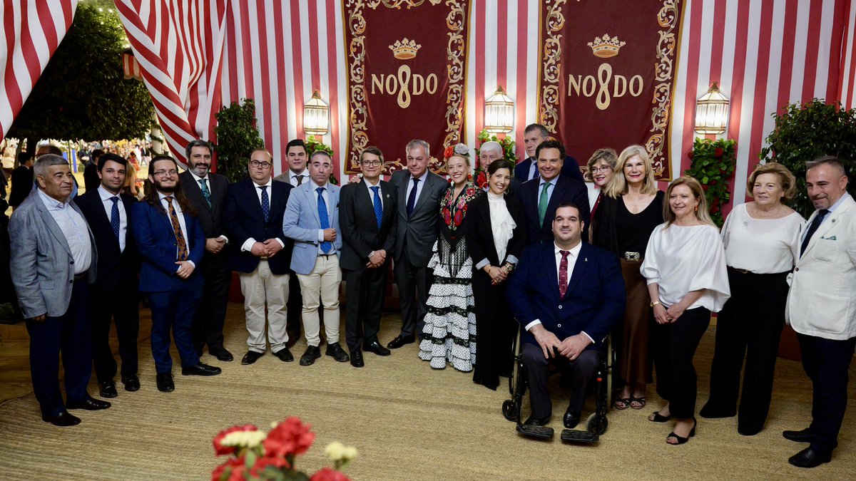 Encaramos las últimas horas de esta maravillosa #FeriaSevilla26.

Seguimos compartiendo juntos grandes momentos en el Real que culminarán hoy con el gran espectáculo a la medianoche.