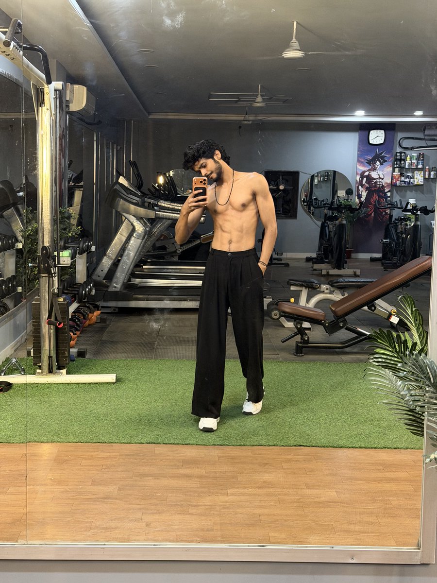 Jitendr51139689's tweet image. The goal is not to impress people, but to outgrow yesterday’s version of me. 💯🖤
— Jitendra Yadav
#ProgressNotPerfection #GymMotivation #MensAesthetic #FitnessLifestyle #BodyRecomp