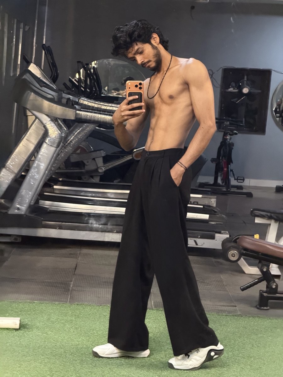Jitendr51139689's tweet image. The goal is not to impress people, but to outgrow yesterday’s version of me. 💯🖤
— Jitendra Yadav
#ProgressNotPerfection #GymMotivation #MensAesthetic #FitnessLifestyle #BodyRecomp