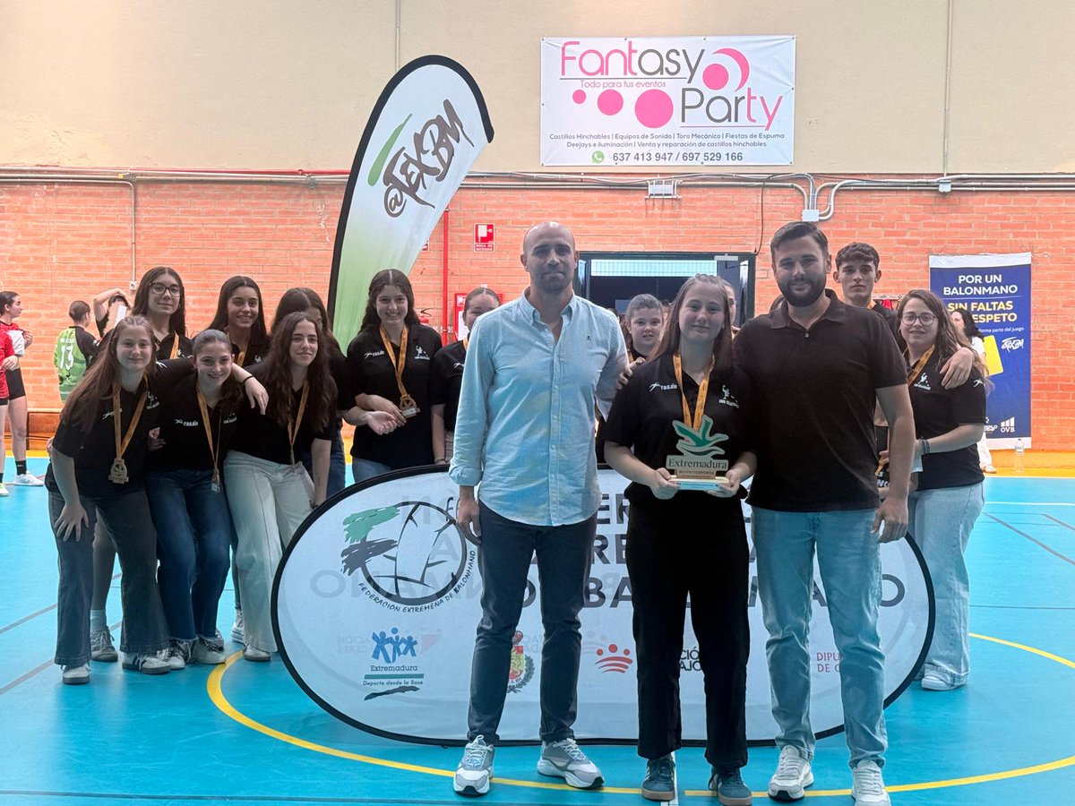 fexbm's tweet photo. ‼️🤾‍♀️ FINAL Cadete Femenina 🔥
#balonmanoextremeño 🟢⚪️⚫️ 
🏆 @bm_aceuchal   Campeonas de Extremadura 2026
🥈 @Bm_SanServan  Subcampeonas
🥉 @BMPlasencia
4⃣  @cbmvca  

Enhorabuena a todas por esta temporada!
@jovendeportEXT
@RFEBalonmano https://t.co/saSAfhhzaV