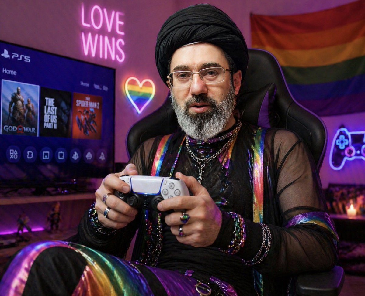 سه نصف شب tweet media